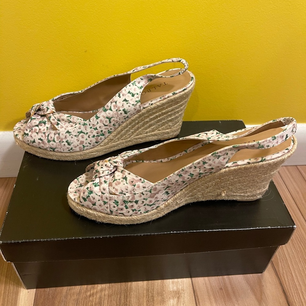 Talbots flowered espadrilles - Picture 3 of 6